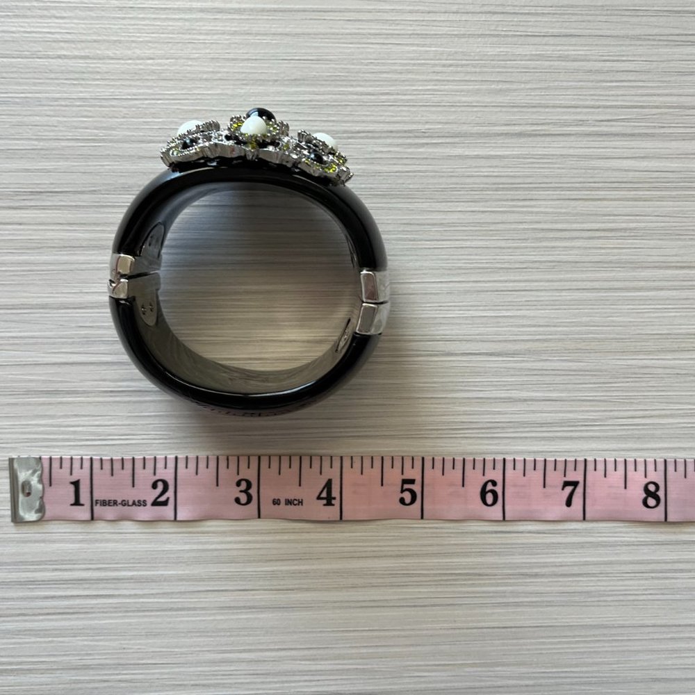 Cuff - Picture 10 of 16